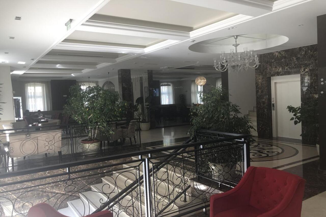 Hotel Central Park Требинье Экстерьер фото