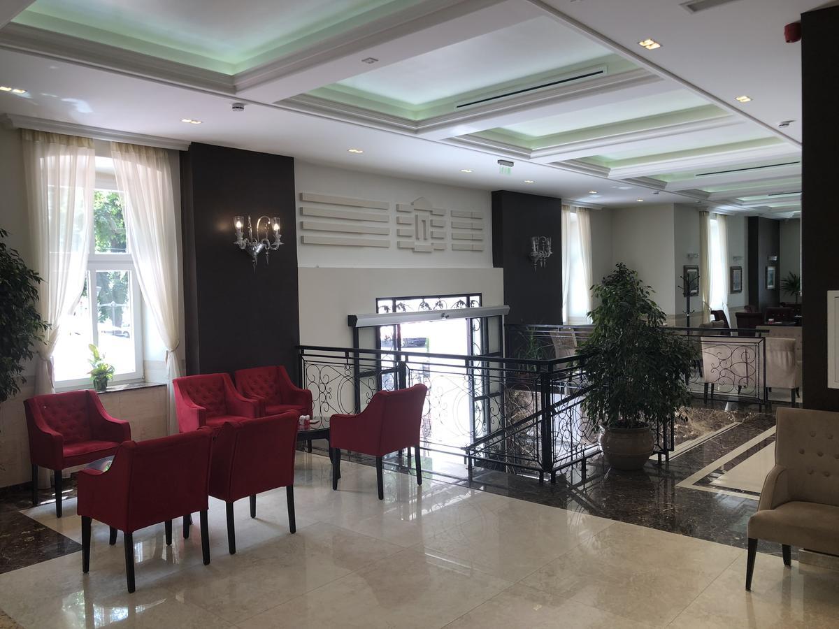 Hotel Central Park Требинье Экстерьер фото